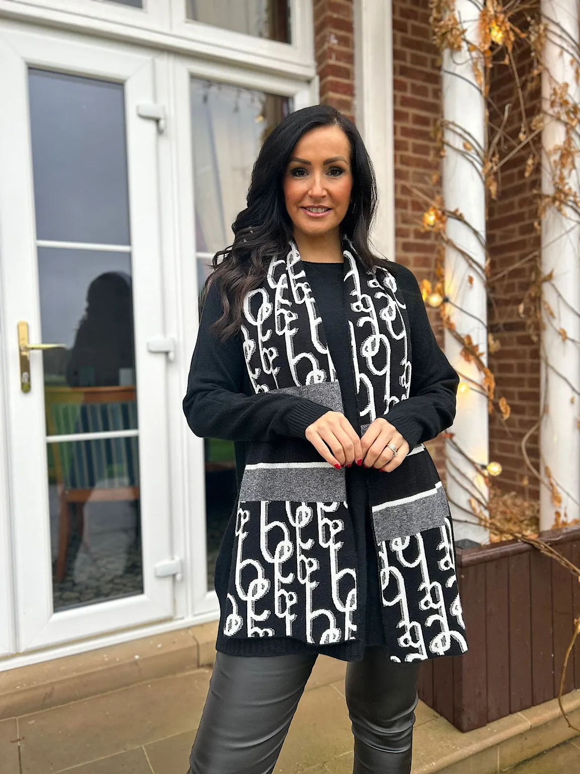 Black Premium Pocket Scarf Knit Maddie